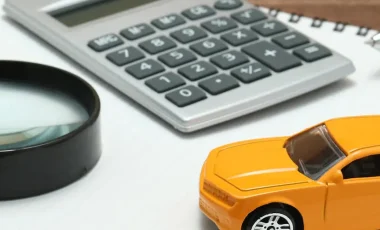 image of a yellow car, calculator, and magnifying glass, featuring the RateForce logo.